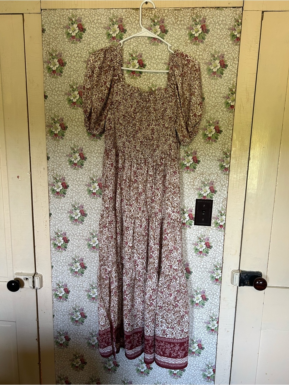 Francesca's Collections Cream and Red Floral Puff-Sleeve Maxi Dress